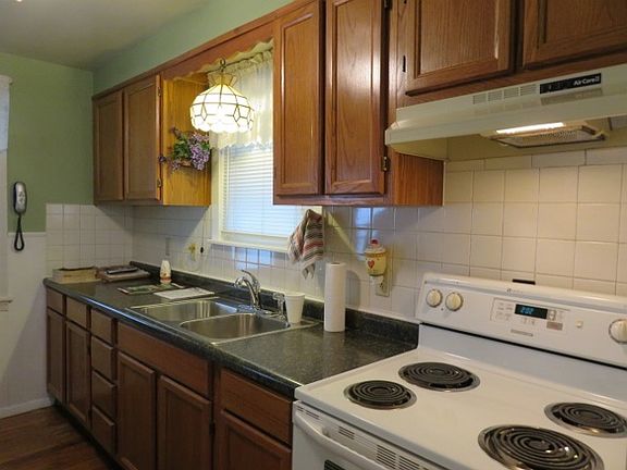 2nd image of 2715 E Memorial Dr