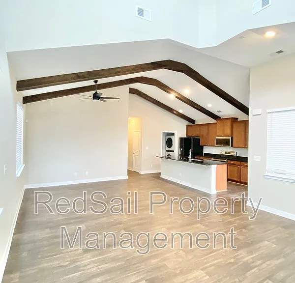 1011 Celia Ct — Photo 4