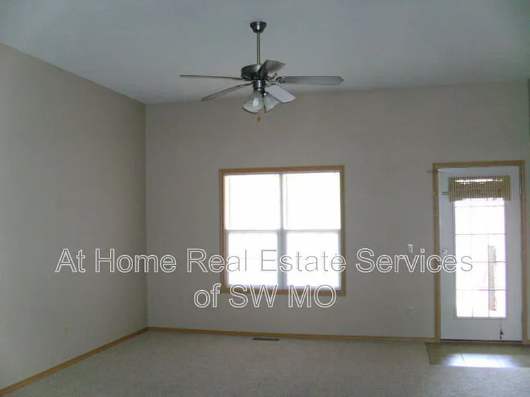 1132 N Westwood Ave — Photo 3