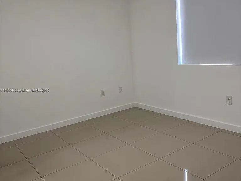 423 E 27th St #101 — Photo 7