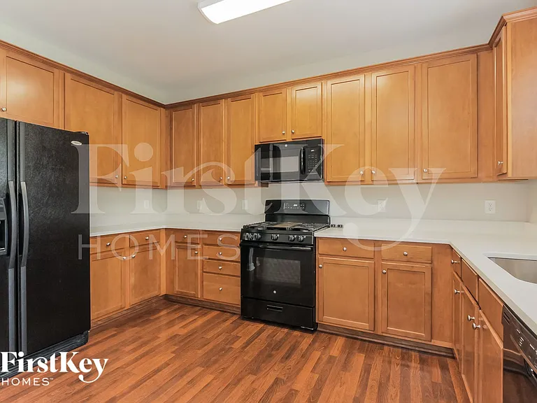 2607 Winding River Dr — Photo 7
