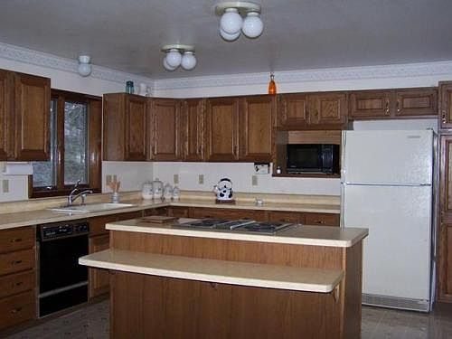 3rd image of 825 McAllister Ave