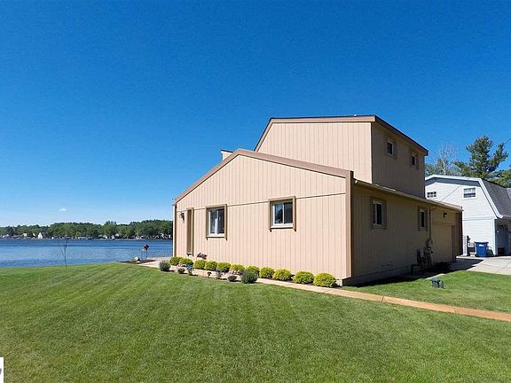 2nd image of 249 Peninsula Dr
