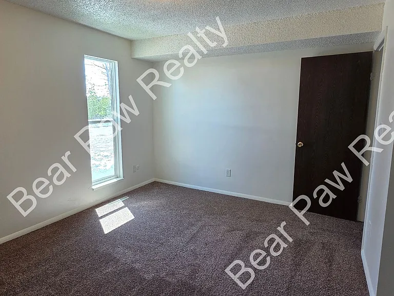 2525 Pattison Ave — Photo 1