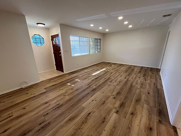 3rd image of 10666 Yarmouth Ave
