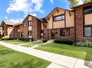 1S209 Stratford Ln, Villa Park, IL 60181