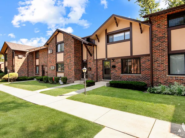 1S209 Stratford Ln, Villa Park, IL 60181