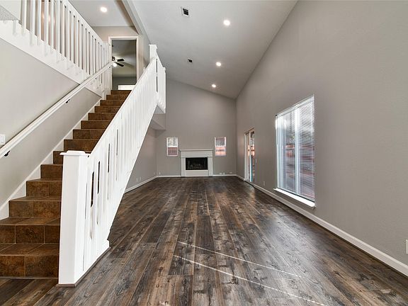 3rd image of 3010 Whitman Dr