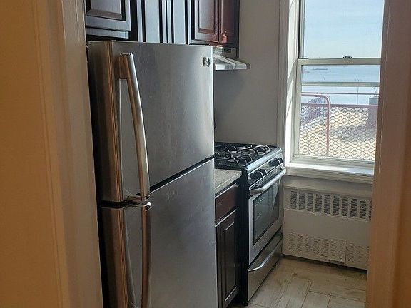 4th image of 60 Hamilton Ave #9L