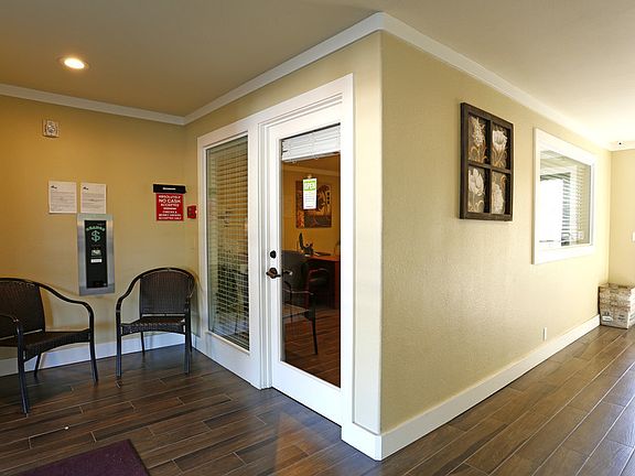 3rd image of 1220 Monument Blvd #B07