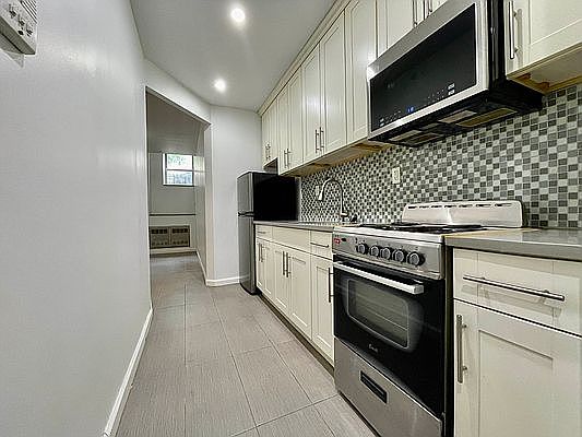 1st image of 2725 Creston Ave #1003