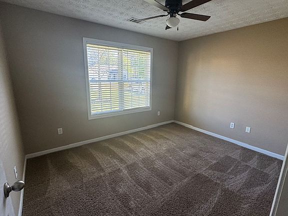 4th image of 102 Shallow Creek Ln