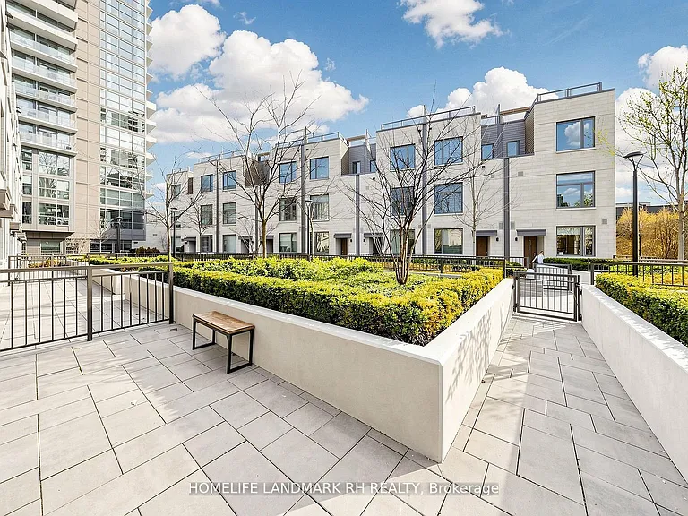 270 Davenport Rd #Townhouse 6 — Photo 2