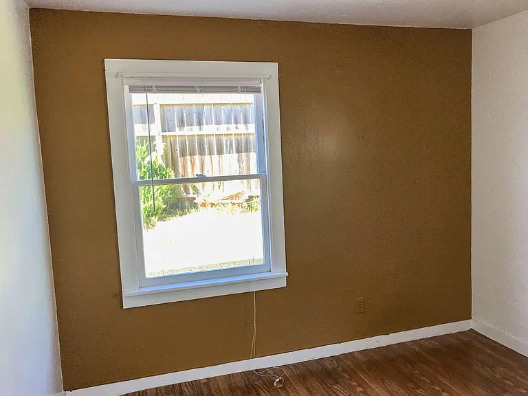 576 Main St — Photo 16