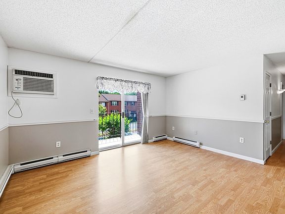 3rd image of 36 Maple Crest Cir APT F