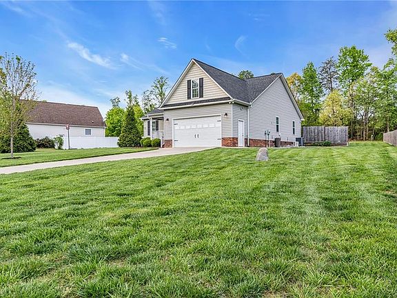5th image of 1175 Long Creek Ln