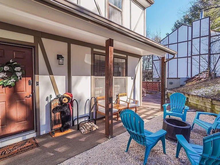 Front area of the house with patio, fire pit and plenty of seating