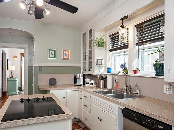 The fully equiped kitchen will have everything you need for everyday cooking.