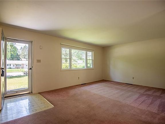 4th image of 2206 Saratoga Dr