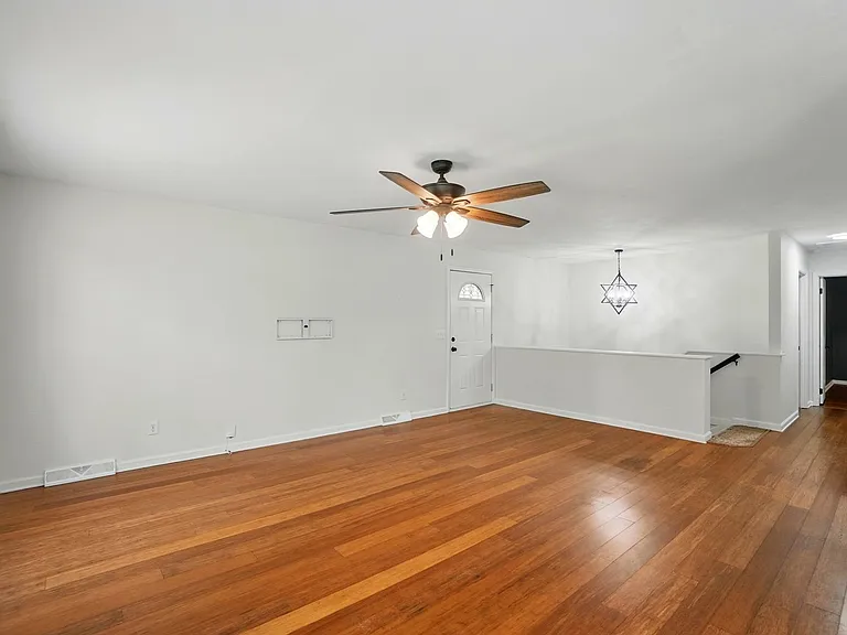 2413 Hoffman St — Photo 9