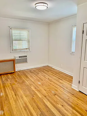 Rented by Halvatzis Realty | media 7