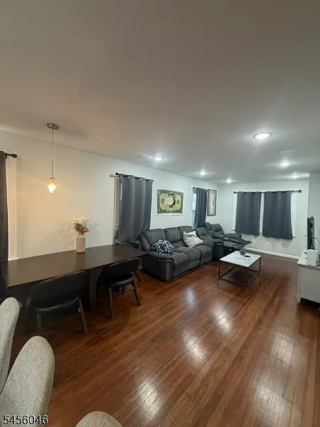 3 bed, 2.0 bath, 1000 sqft, $2,990 — Photo 3