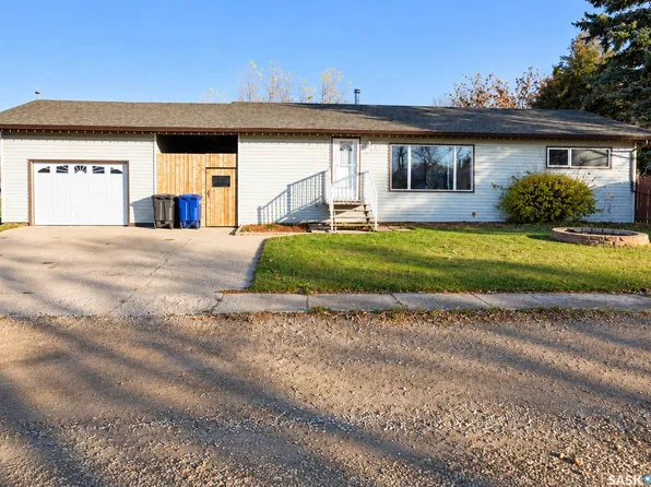 412 2nd Street N, Wakaw, SK S0K 4P0