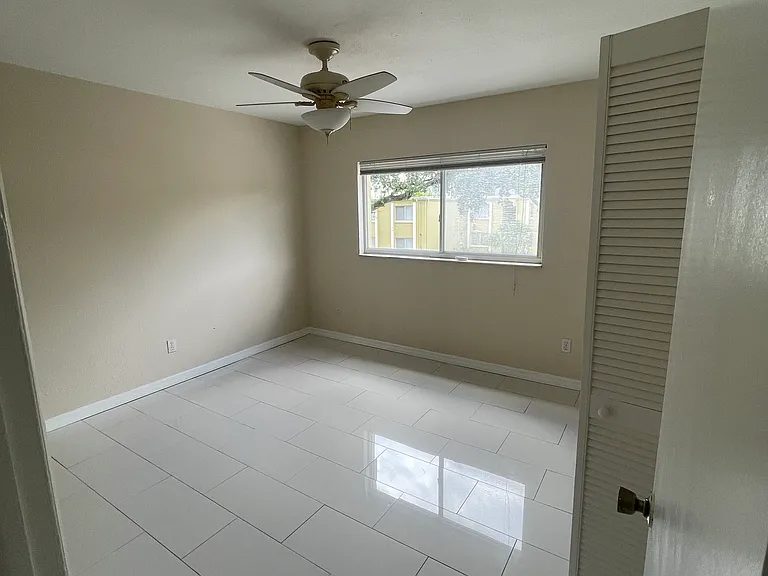 3206 W Azeele St #15 — Photo 4