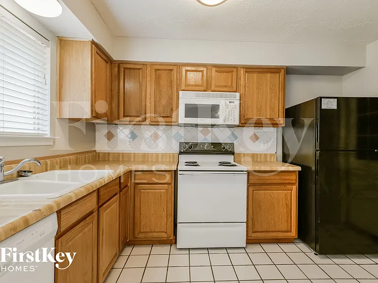 22234 Waynegate Dr — Photo 8