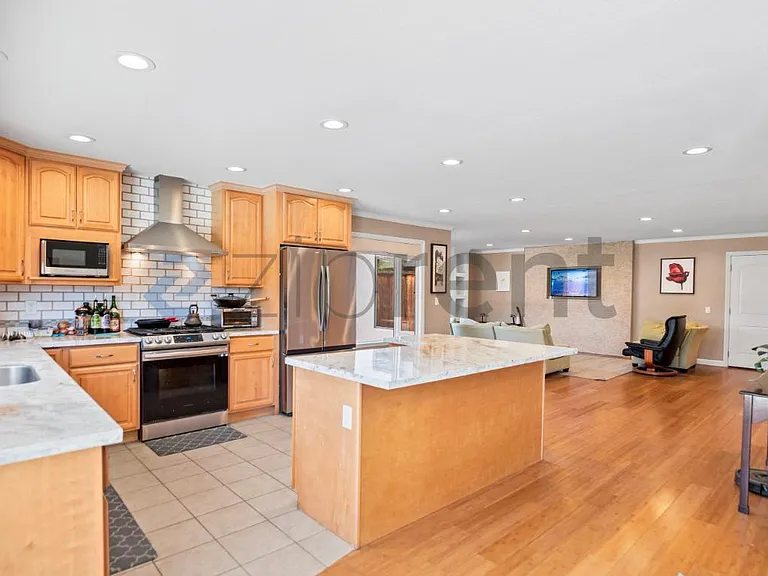 2211 Fountain Oaks Dr — Photo 12