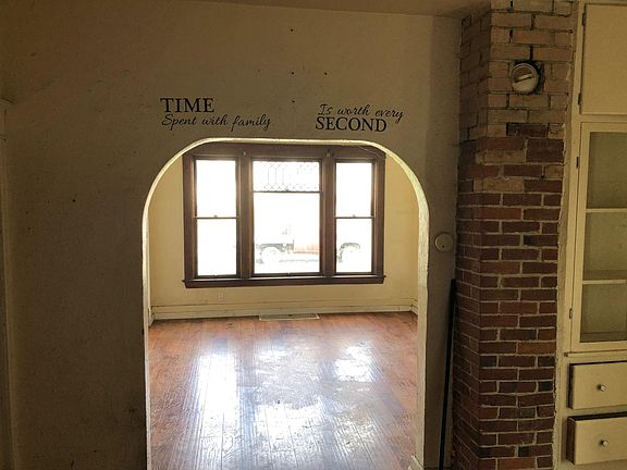 3rd image of 1116 E Ermina Ave