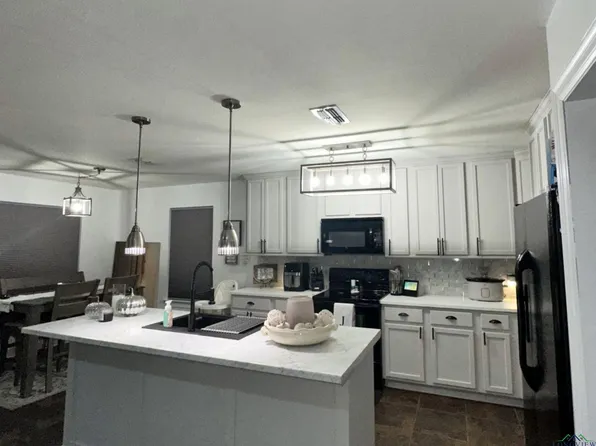 6048 Eastwood Dr, Gilmer, TX 75645