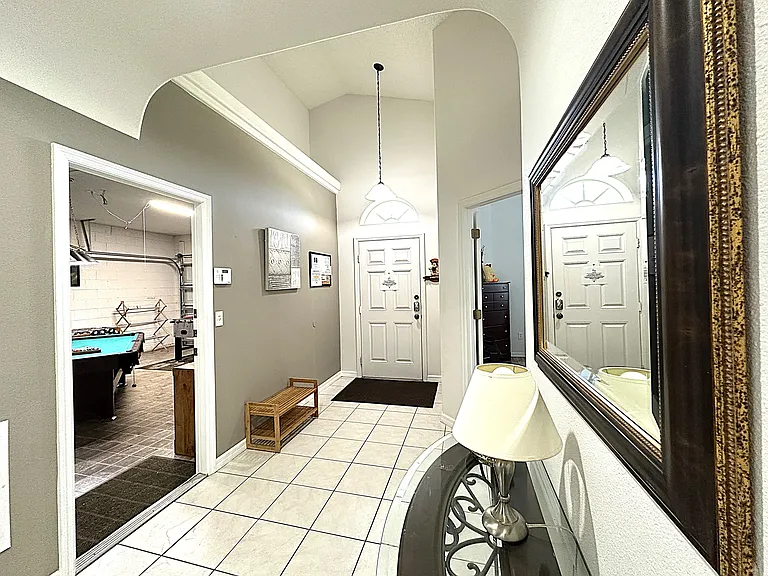 16724 Rolling Green Dr — Photo 3