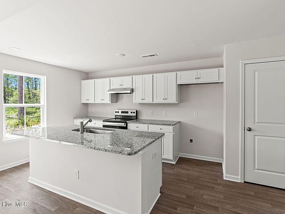 5th image of 931 Plymouth Road