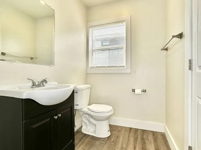 715 Pine St — Photo 10