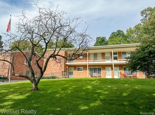 419 Prospect St APT 101, Romeo, MI 48065