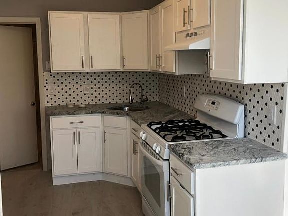 3rd image of 926 W Side Ave APT 2