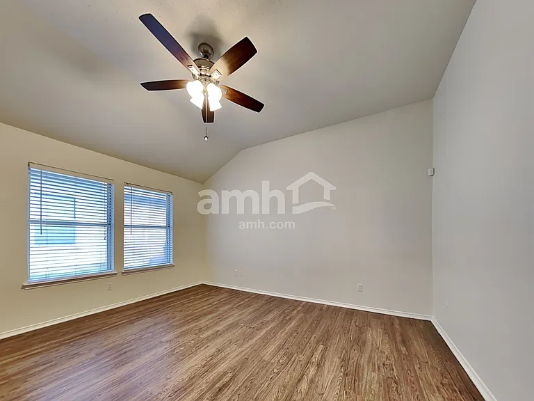 302 Tioga Dr — Photo 10