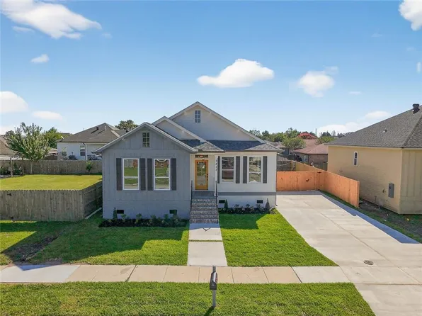 3217 Dauterive Dr, Chalmette, LA 70043