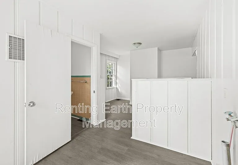 805 Vanderbilt St — Photo 15