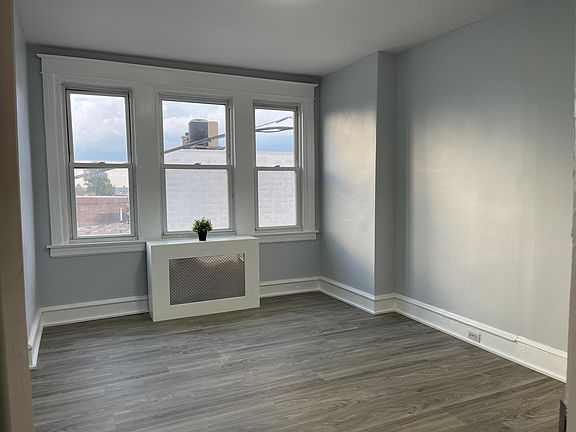 5th image of 3568 Sheffield Ave Floor 2