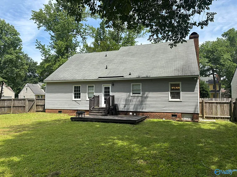 135 Suffolk Dr — Photo 29