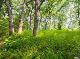 3041 Zion Oaks Rd, Pekin, IL 61554