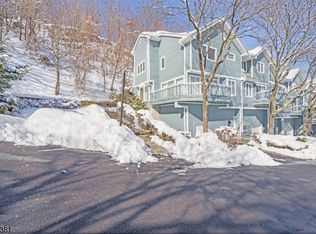61 Skyview Ter, Clifton, NJ 07013