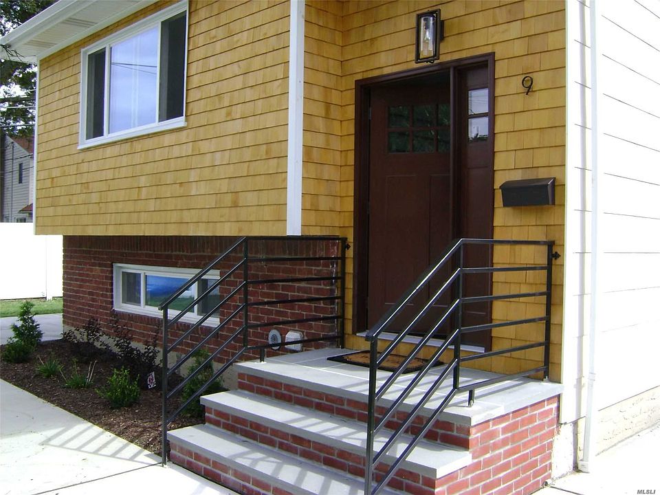 1st image of 9 Stanley Ln