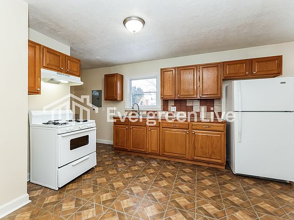 5th image of 4704 Celtic Dr
