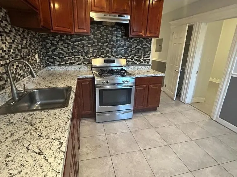 182 Seymour Ave #1 — Photo 1
