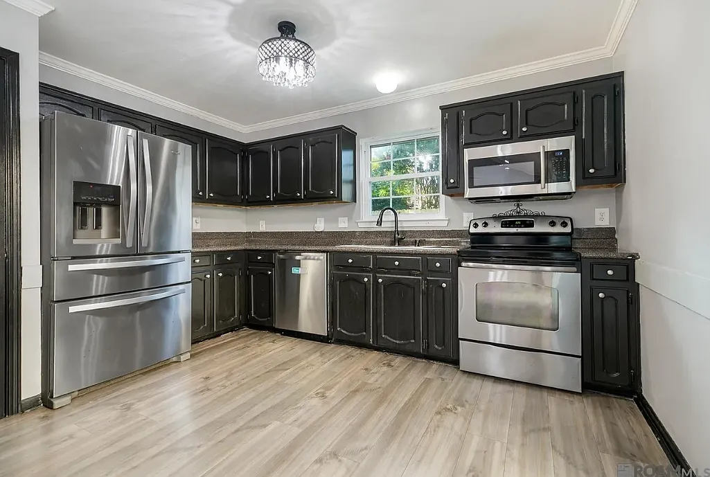3 bed, 2.5 bath, 1783 sqft, $2,100 — Photo 2