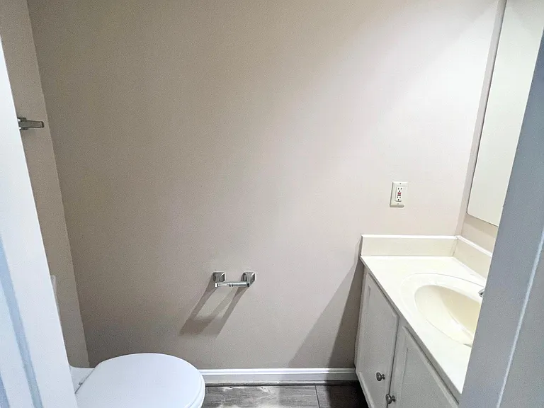 12431 Manchester Way — Photo 9