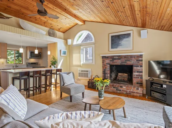 30 Mechanic Street, Provincetown, MA 02657